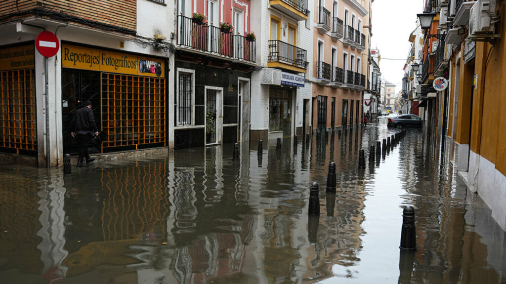 Σεβίλλη και Ουέλβα βυθίστηκαν στο νερό: Πλημμύρισαν νοσοκομεία, σχολεία, ακινητοποιημένα μετρό και τρένα