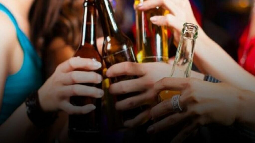 Ηλεία: Στο νοσοκομείο 16χρονος μετά από κατανάλωση αλκοόλ στα Λεχαινά