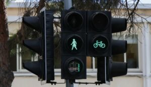 Κύπρος: Φανάρια με γυναικεία φιγούρα για το πράσινο και το κόκκινο