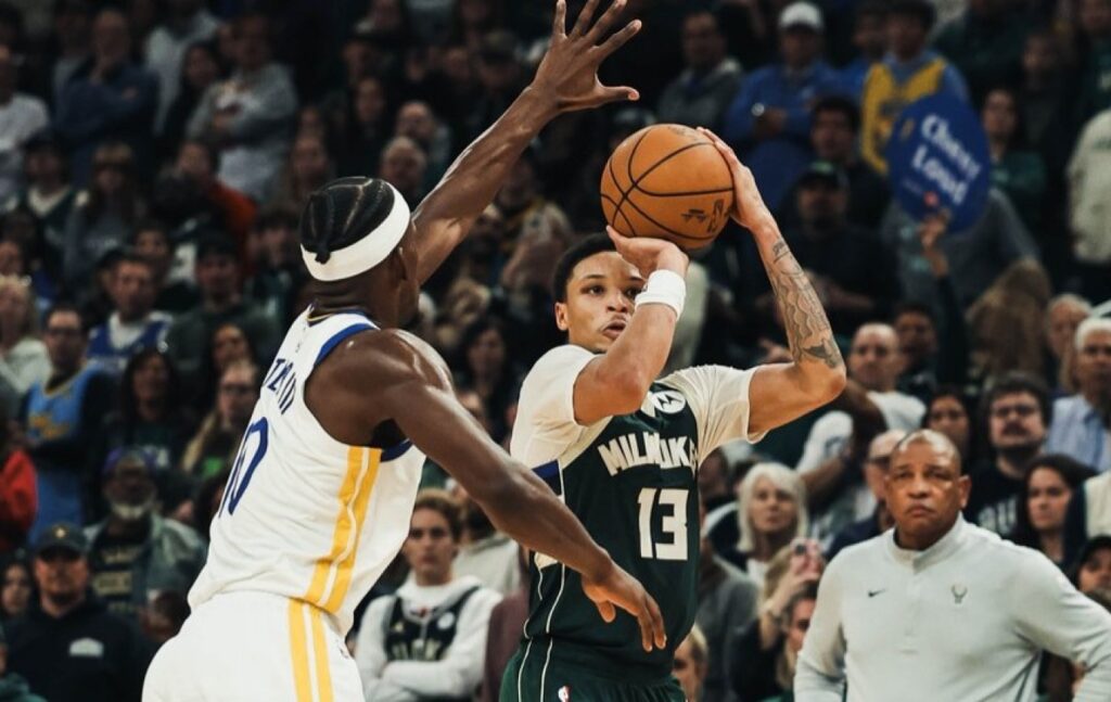 Οι Μπακς τα κατάφεραν και χωρίς τον Αντετοκούνμπο - Οχτώ «διψήφιοι» στη νίκη 120-110 επί των Γουόριορς