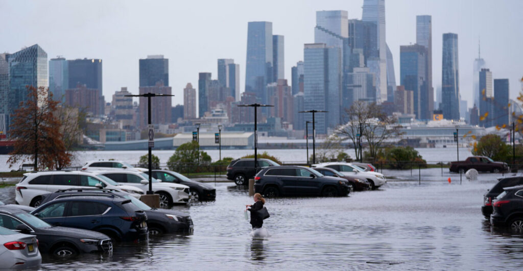 Δύο νεκροί από τις σφοδρές βροχοπτώσεις στη Νέα Υόρκη - Προβλήματα στις πτήσεις, προειδοποιήσεις για πλημμύρες