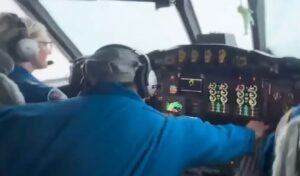 «Δεν θα παραπονεθώ ποτέ ξανά για τις αναταράξεις» - Το βίντεο από το κόκπιτ αεροσκάφους μέσα στο «μάτι» του τυφώνα Μελίσα που έγινε viral