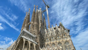 Σαγράδα Φαμίλια: Έγινε η ψηλότερη εκκλησία στον κόσμο με ύψος 162,91 μέτρα - Είναι υπό κατασκευή από το... 1882