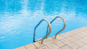 Πέθανε το 3χρονο κορίτσι που έπεσε σε πισίνα στη Ρόδο