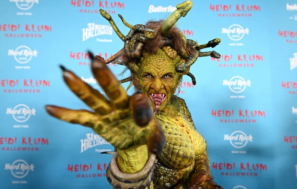 «Μην κοιτάξετε» - Η Χάιντι Κλουμ μεταμορφώθηκε σε Μέδουσα για το Halloween