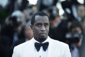 Diddy: Νέες φωτογραφίες του μέσα από τη φυλακή - Απαθανατίστηκε στο προαύλιο με άλλους κρατούμενους