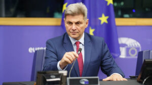 Ν. Φαραντούρης: Ζητάει διάλυση της Βουλής και εκλογές για να αποκατασταθεί η «θεσμική ανισορροπία»