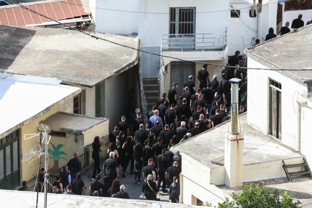 [381701] ΚΗΔΕΙΑ ΤΟΥ 39ΧΡΟΝΟΥ ΘΥΜΑΤΟΣ ΤΟΥ ΕΝΟΠΛΟΥ ΕΠΕΙΣΟΔΙΟΥ ΣΤΑ ΒΟΡΙΖΙΑ ΗΡΑΚΛΕΙΟΥ   (ΣΤEΦΑΝΟΣ ΡΑΠΑΝΗΣ/EUROKINISSI)