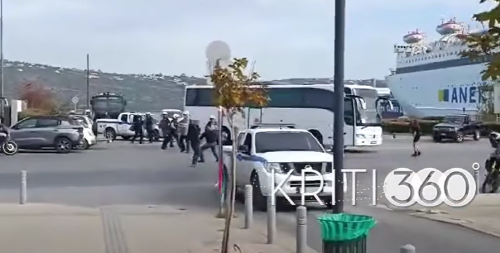 Διαδηλωτές πέταξαν μπογιές σε λεωφορεία με Ισραηλινούς τουρίστες στη Σούδα - Τους απώθησαν με κρότου λάμψης τα ΜΑΤ - ΒΙΝΤΕΟ