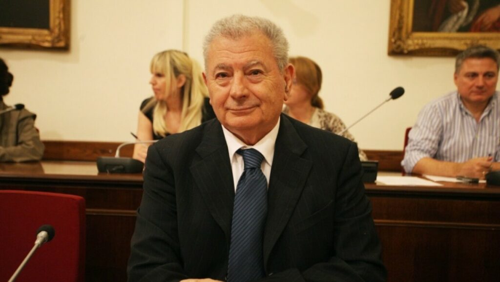 Δίκη για υπόθεση Βαλυράκη: Δίωξη σε λιμενάρχη Χαλκίδας και Ερέτριας για απόπειρα υπόθαλψης εγκληματία και έκδοση ψευδούς βεβαίωσης