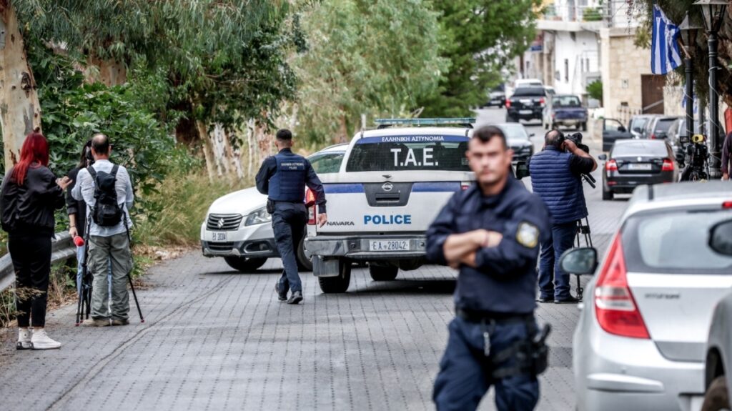 «Κανένα μίσος δεν γιατρεύεται με μίσος» - Το μήνυμα αγωνίας του ιερέα που κήδευσε την 56χρονη από τα Βορίζια και οι προσπάθειες σασμού από συγγενείς της