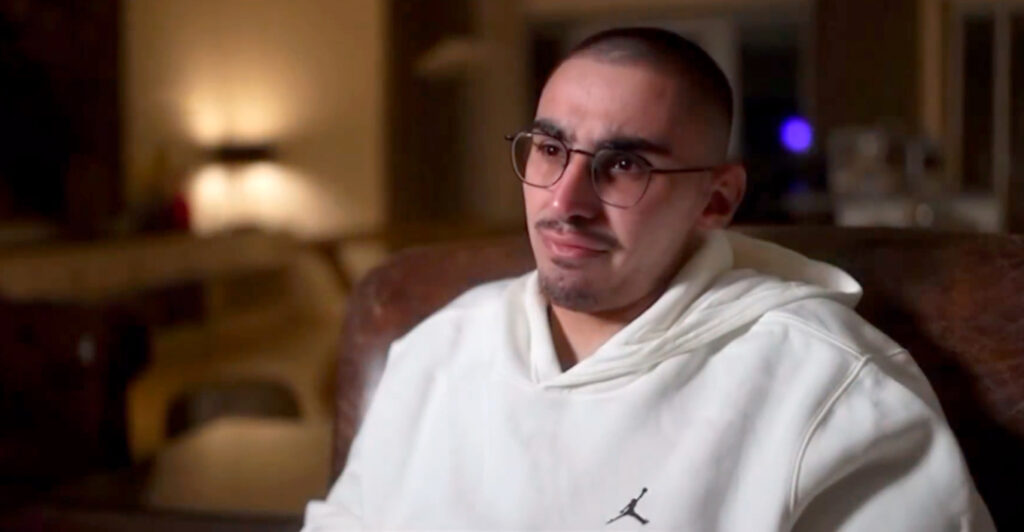 «Χειρότεροι και από Ναζί»: 21χρονος Ισραηλινός μιλά για τη σεξουαλική κακοποίηση που υπέστη στα χέρια των βασανιστών του στη Γάζα