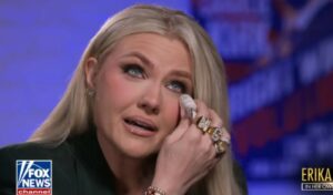 Δάκρυσε η Έρικα Κερκ για τον δολοφονημένο σύζυγό της: Έτσι έμαθα ότι σκότωσαν τον Τσάρλι