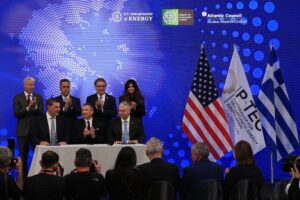 Financial Times: H Ελλάδα ενισχύει τους ενεργειακούς δεσμούς με τις ΗΠΑ