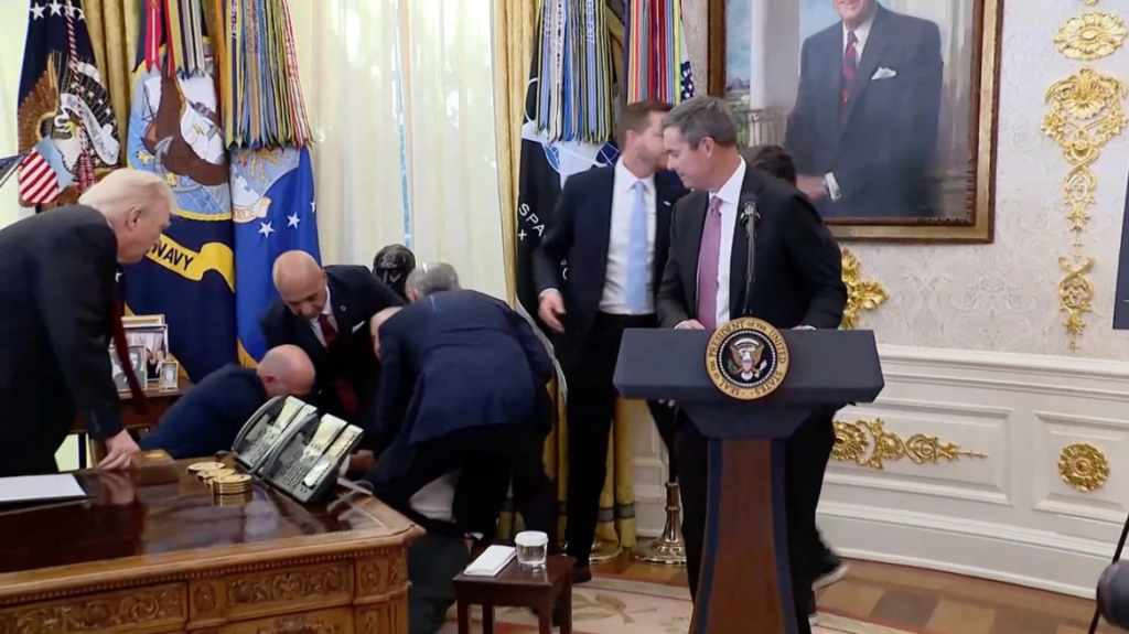 251106213650_trump-novo