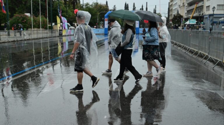Καιρός: Δύο διαδοχικά βαρομετρικά φέρνουν έντονες βροχές