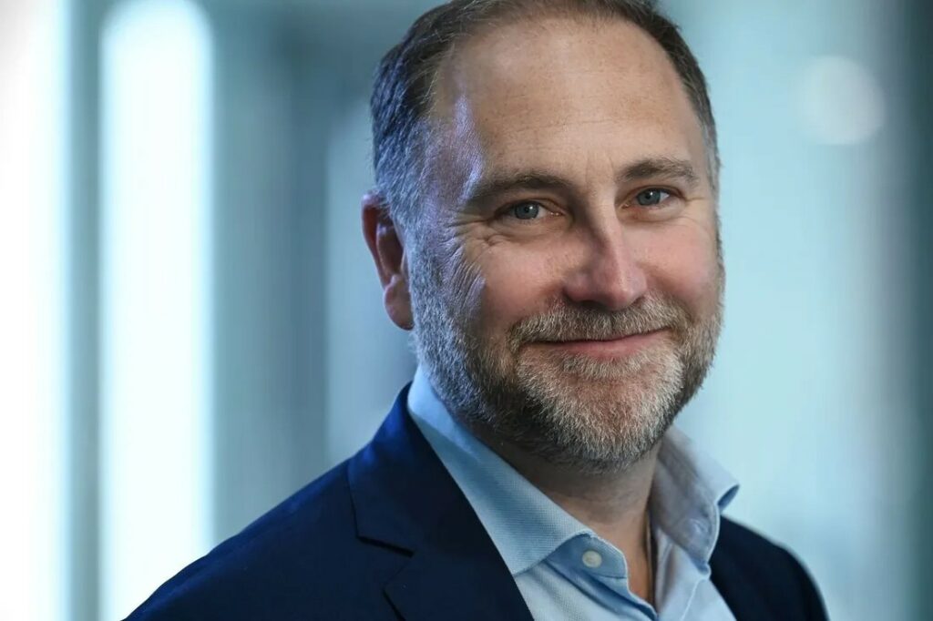 «Έφυγε» πρόωρα ο Κιτ Κέρνον – Φτωχότερη η παγκόσμια ναυτιλία