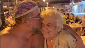 Σταμάτης Κραουνάκης: Έφυγε από τη ζωή η μητέρα του - «Ο πιο δικός μας άγγελος φτεροκοπάει» έγραψε