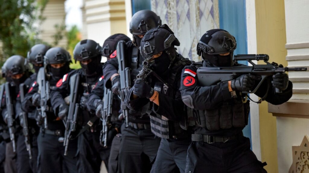 Ινδονησία: Έκρηξη σε τζαμί που βρίσκεται μέσα σε σχολείο - Δεκάδες τραυματίες στο νοσοκομείο