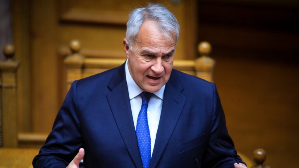 Βορίδης για Βάρρα: «Έκανε όσα με κατηγορεί» είπε στην εξεταστική - Απάντηση Βάρρα: «Με κάλεσε στο γραφείο του και μου ζήτησε να παραιτηθώ»