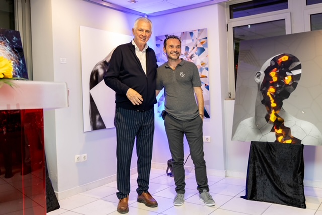 Ο Δήμαρχος Περιστερίου Ανδρέας Παχατουρίδης με τον καλλιτέχνη Αδάμ Μαρτινάκης