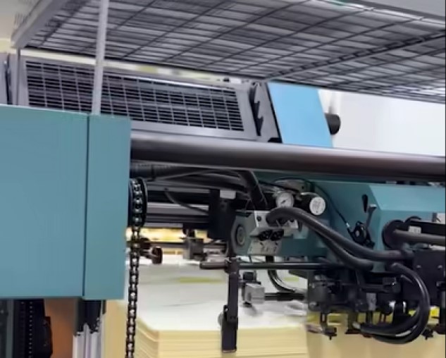 Το νέο βίντεο Τσίπρα για το βιβλίο του: Οι μηχανές δουλεύουν στο φουλ για την εκτύπωση της «Ιθάκης»