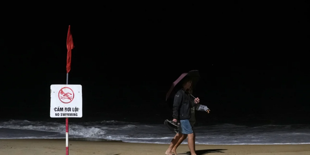 Διασώθηκαν τρεις άντρες από τη θάλασσα στο Βιετνάμ μετά από 40 ώρες