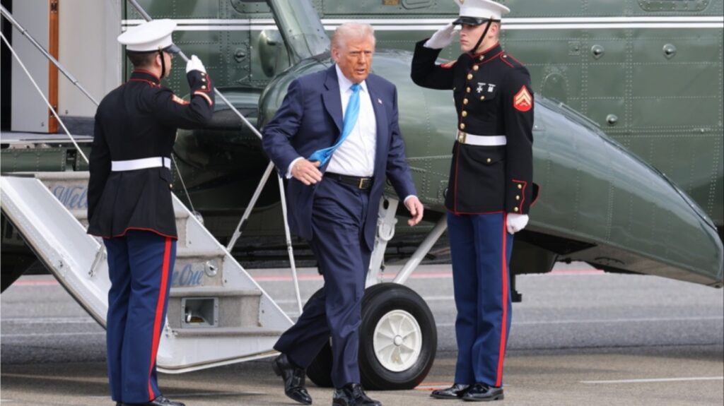 Τραμπ: Απειλεί τους απλήρωτους ελεγκτές εναέριας κυκλοφορίας που δεν παρουσιάζονται στις θέσεις τους