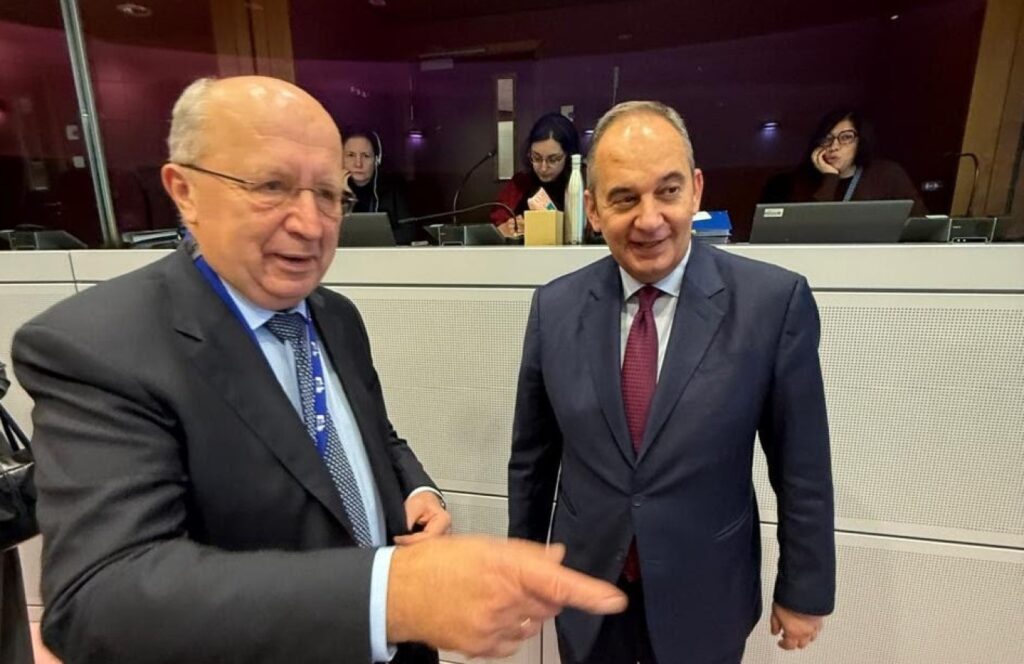 Γ. Πλακιωτάκης στον Επίτροπο Άμυνας: Η Τουρκία δεν μπορεί να μετέχει στο SAFE με casus belli και παράνομη κατοχή