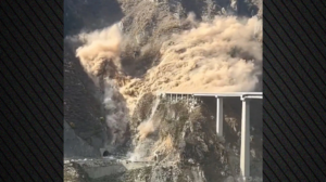 Κίνα: Κατέρρευσε γέφυρα λίγους μήνες μετά την κατασκευή της - Δείτε το βίντεο