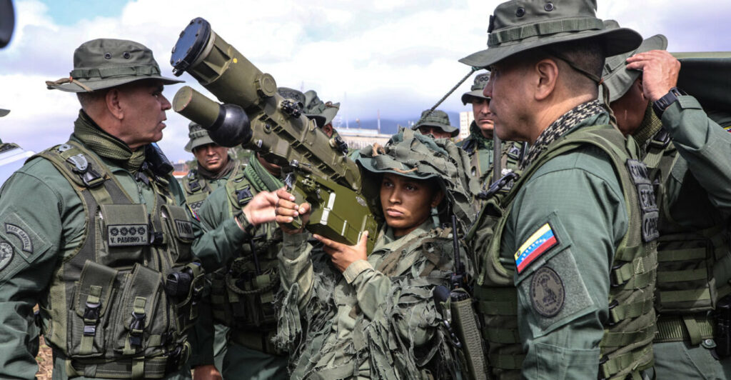 ΗΠΑ και Βενεζουέλα συγκεντρώνουν δυνάμεις: Ο Τραμπ έστειλε το αεροπλανοφόρο Ford - Με μαζική στρατιωτική κινητοποίηση απαντά ο Μαδούρο