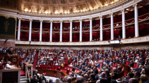 Γαλλία: Την αναστολή της μεταρρύθμισης του συνταξιοδοτικού αποφάσισε η Εθνοσυνέλευση