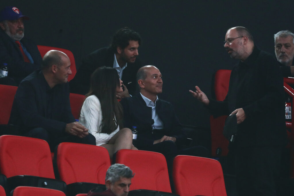 Κίμπερλι Γκιλφόιλ: Στο ΣΕΦ για τον αγώνα Ολυμπιακός-Ζαλγκίρις - Συνομίλησε και με τον Λάνθιμο - ΕΙΚΟΝΕΣ