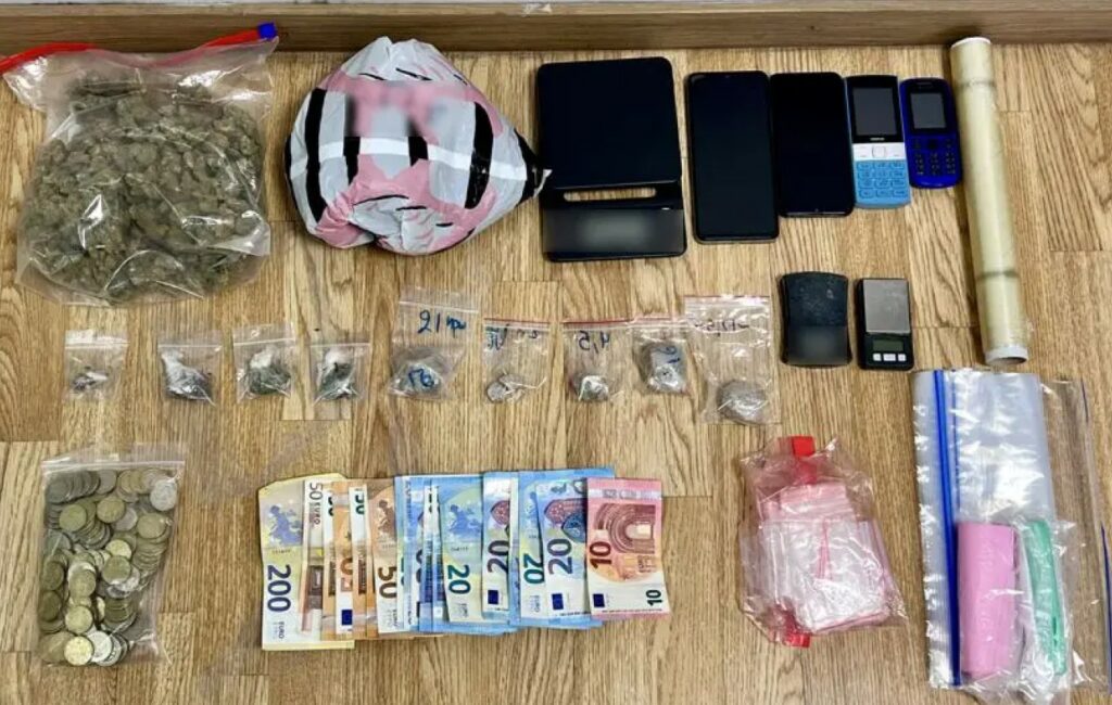 Εγκληματική οργάνωση διακινούσε ηρωίνη, κάνναβη και μεθαδόνη στο κέντρο της Αθήνας και τον Βύρωνα - Μια 61χρονη η αρχηγός της