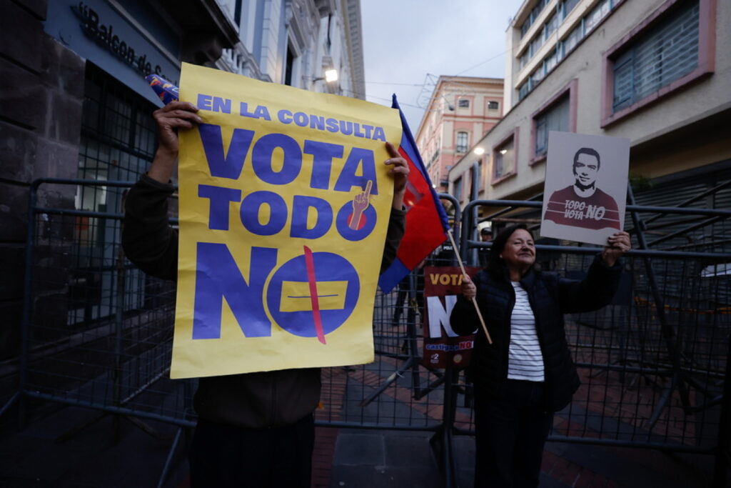 Ισημερινός: Στις κάλπες μεθαύριο σε δημοψήφισμα κρίσιμο για τον πρόεδρο Νομπόα