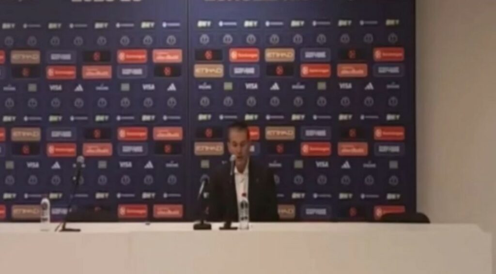 Απίστευτο σκηνικό στη συνέντευξη τύπου του προπονητή της Βαλένθια - Δεν πήγε ούτε ένας δημοσιογράφος, είπε το σκορ και έφυγε