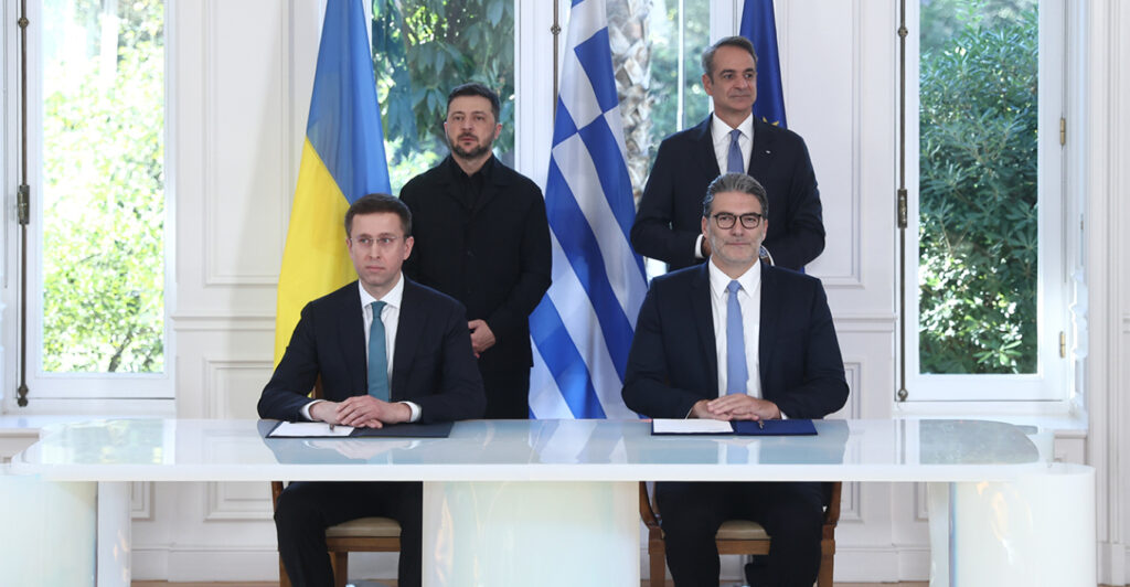 Στο επίκεντρο του διεθνούς Τύπου η επίσκεψη Ζελένσκι στην Αθήνα: Και επίσημα πύλη εισόδου για LNG στην Ευρώπη η Ελλάδα