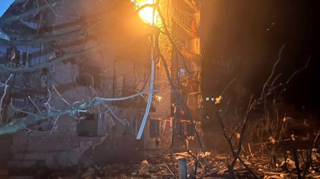 Τουλάχιστον τρεις νεκροί σε πλήγματα της Ρωσίας στη βορειοανατολική Ουκρανία