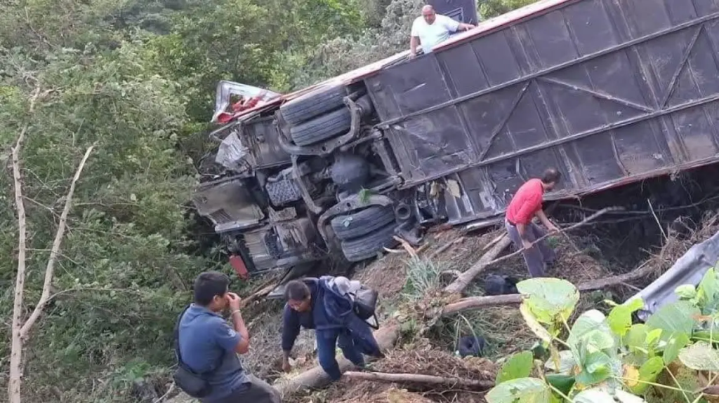 Τουλάχιστον 21 νεκροί στον Ισημερινό σε τροχαίο δυστύχημα