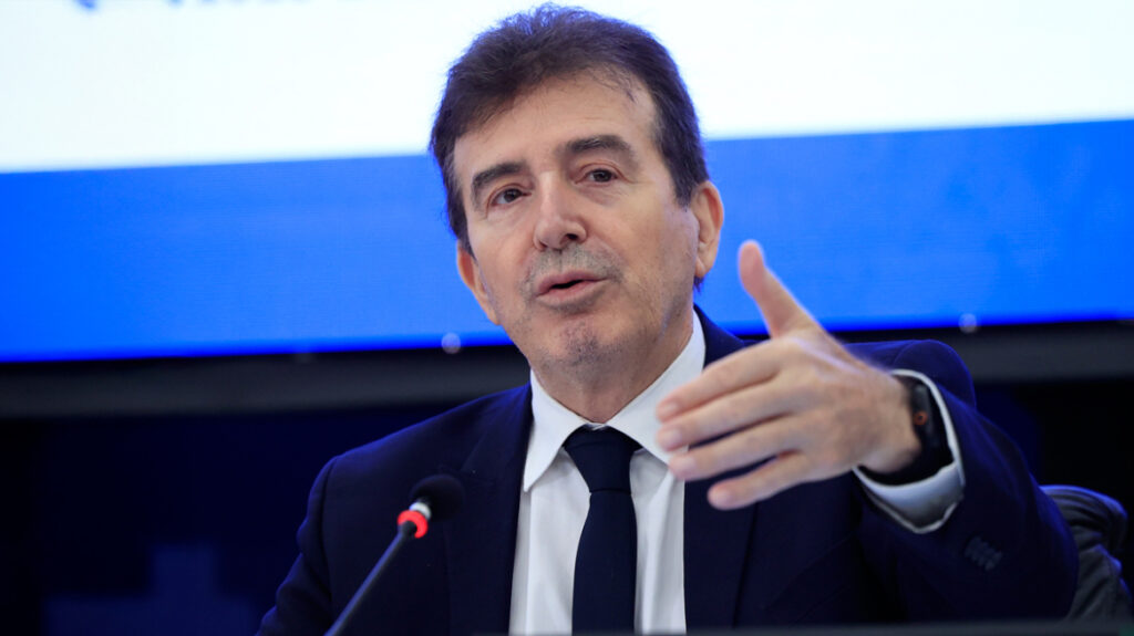 Μ. Χρυσοχοΐδης: Κυρίως Ρομά κάνουν τις απάτες - Πρωταθλητής ο συνοικισμός στο Ζευγολατιό