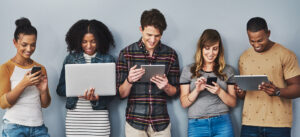 Gen Z: Οι εργαζόμενοι εξαρτώνται οικονομικά από τους γονείς τους