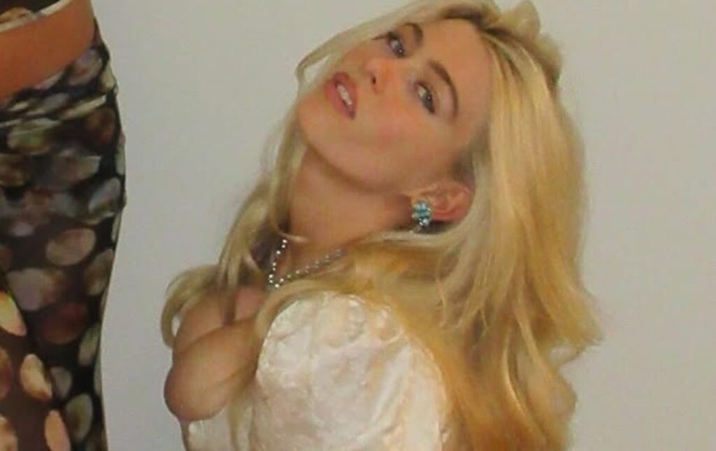 Κλόντια Σίφερ: Με ασφυκτικό κορσέ η 21χρονη κόρη της - «Είσαι φτυστή η μητέρα σου», της γράφουν