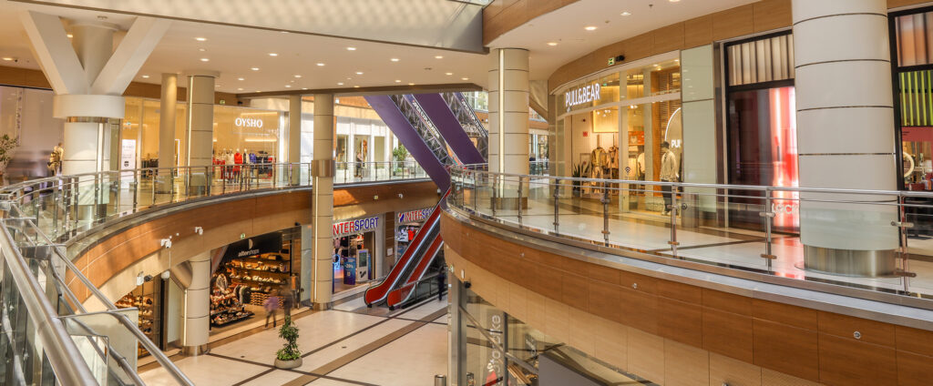 Χριστούγεννα 2025: Αναλυτικά το εορταστικό ωράριο των καταστημάτων