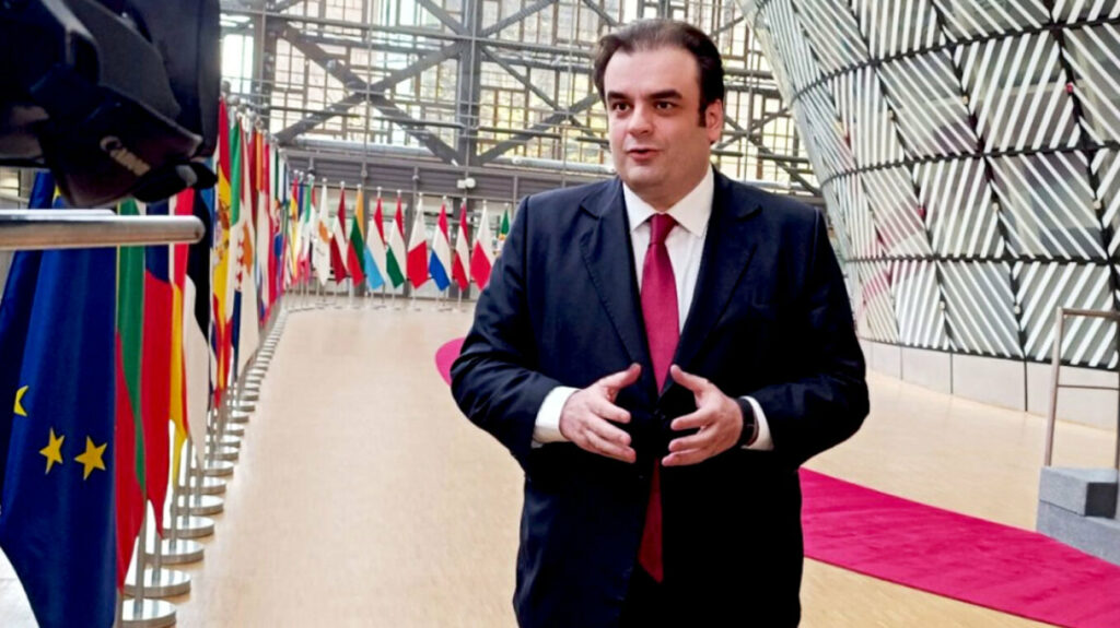 Financial Times: Ο Πιερρακάκης ένας από τους βασικούς διεκδικητές για την προεδρία του Eurogroup