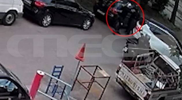 Νέος Κόσμος: Η στιγμή που ο 29χρονος επιτίθεται στον 58χρονο - Βίντεο ντοκουμέντο