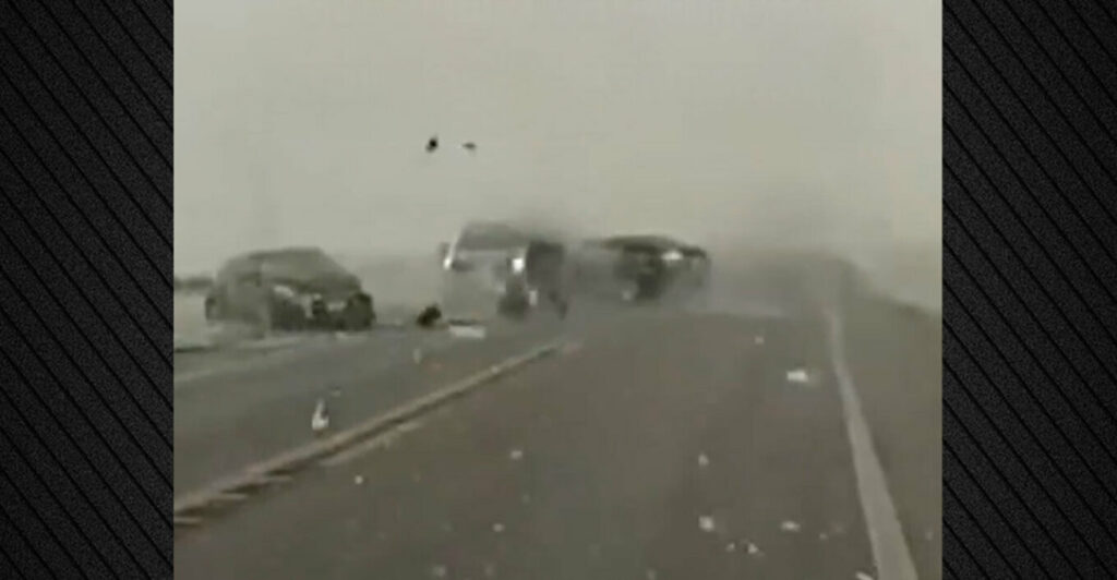 ΗΠΑ: Οδηγός αγνόησε τους αστυνομικούς, μπήκε στο αντίθετο ρεύμα και έπεσε πάνω σε δύο αυτοκίνητα - Δείτε βίντεο