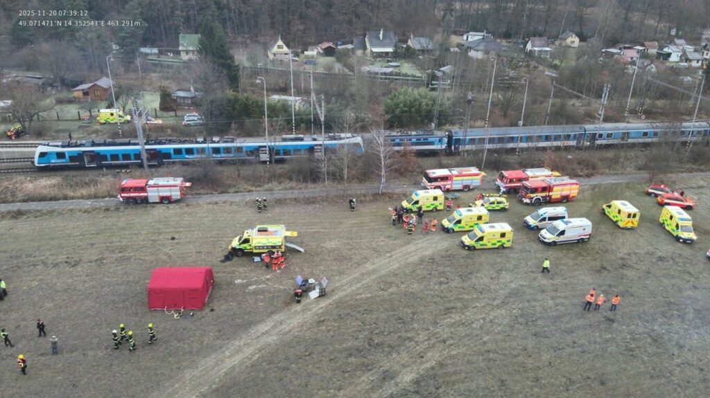 Τσεχία: Δυο επιβατικά τρένα συγκρούστηκαν - Πάνω από 40 τραυματίες - ΒΙΝΤΕΟ