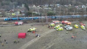 Τσεχία: Δυο επιβατικά τρένα συγκρούστηκαν - Πάνω από 40 τραυματίες - ΒΙΝΤΕΟ