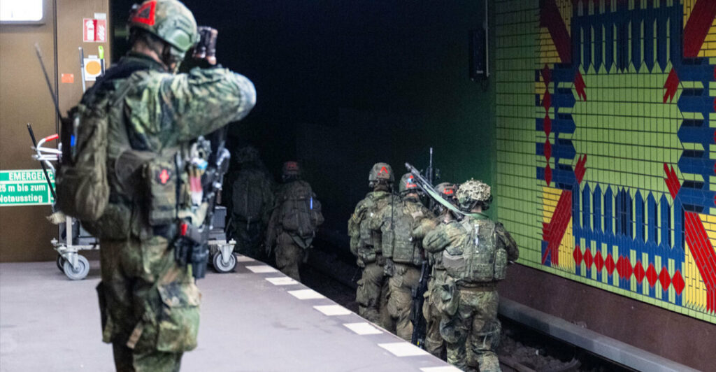 Βερολίνο: Άσκηση του Γερμανικού Στρατού στο μετρό με σενάρια... «αστικού πολέμου» - Δείτε βίντεο