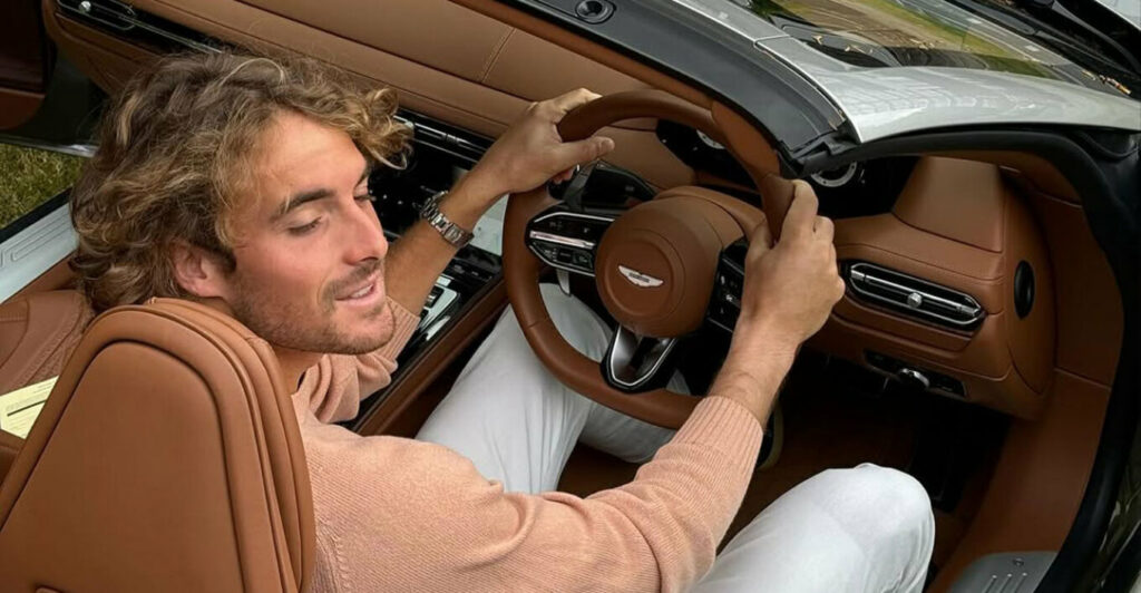 251120180007_maketa-tsitsipas